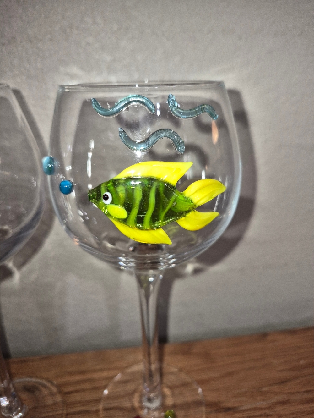 Set Of 2 Home Essentials Wine Glasses , 3D Fish, Vibrant Colors - Picture 2 of 4
